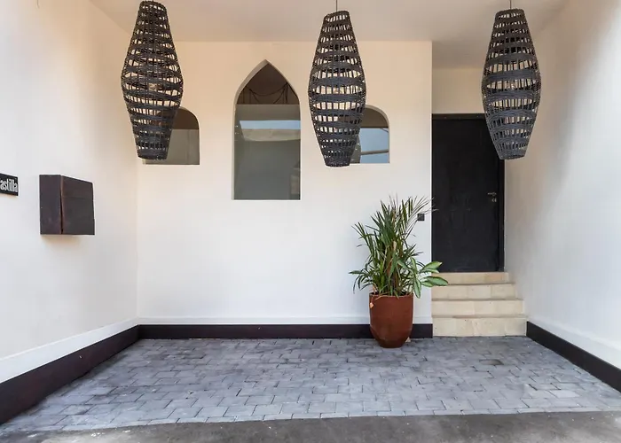 Castilla - Ethnic Vibes Tropical 4br With Private Pool, 10 Minutes From Canggu Villa *
