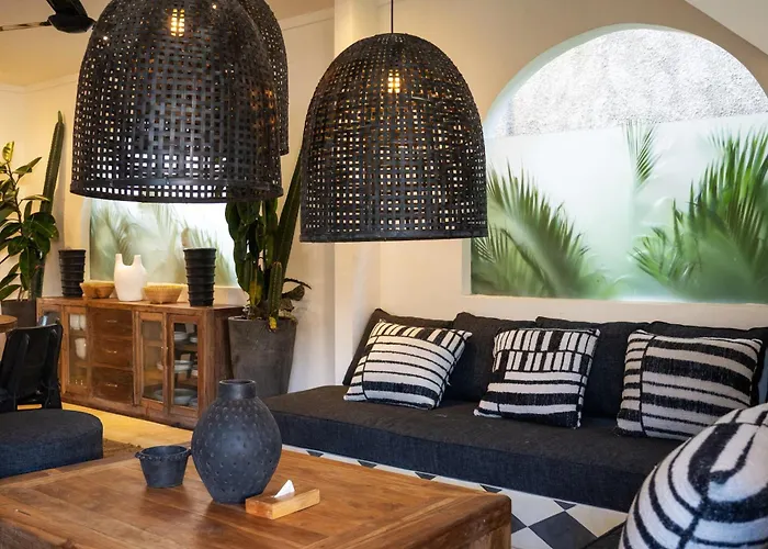 Villa Castilla - Ethnic Vibes Tropical 4br With Private Pool, 10 Minutes From Canggu Kerobokan