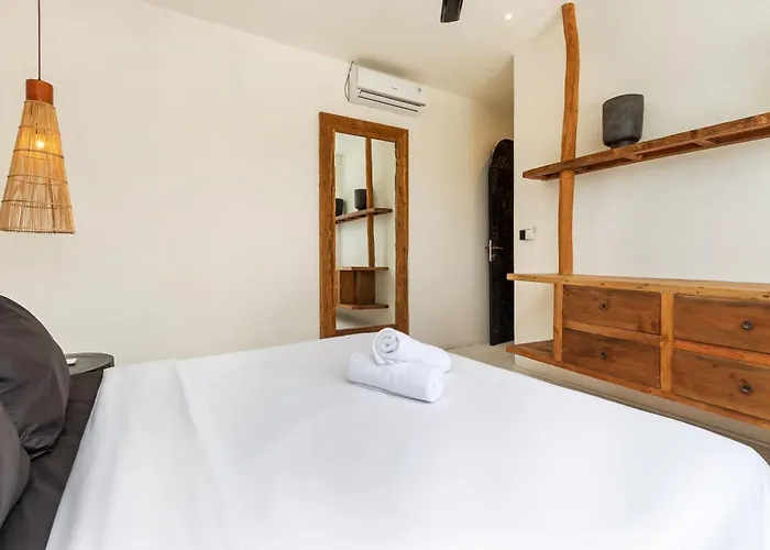 Castilla - Ethnic Vibes Tropical 4br With Private Pool, 10 Minutes From Canggu Villa *