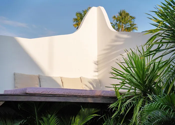 Castilla - Ethnic Vibes Tropical 4br With Private Pool, 10 Minutes From Canggu Kerobokan