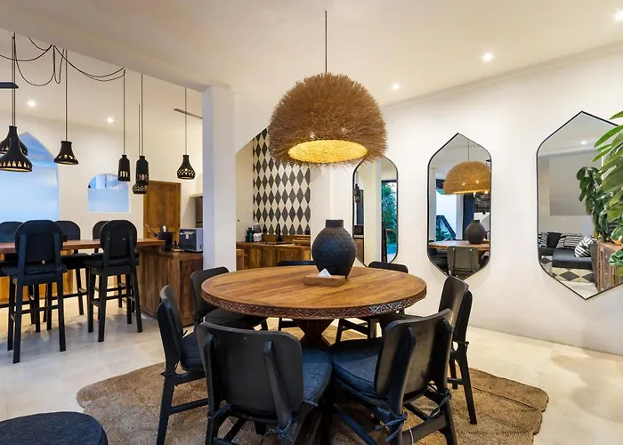 Villa Castilla - Ethnic Vibes Tropical 4br With Private Pool, 10 Minutes From Canggu Kerobokan