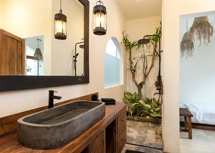 Castilla - Ethnic Vibes Tropical 4br With Private Pool, 10 Minutes From Canggu Villa