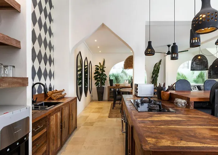 Villa Castilla - Ethnic Vibes Tropical 4br With Private Pool, 10 Minutes From Canggu