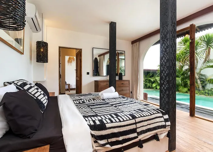 Castilla - Ethnic Vibes Tropical 4br With Private Pool, 10 Minutes From Canggu Villa *