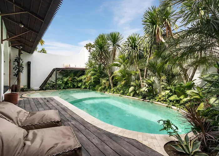 Villa Castilla - Ethnic Vibes Tropical 4br With Private Pool, 10 Minutes From Canggu *
