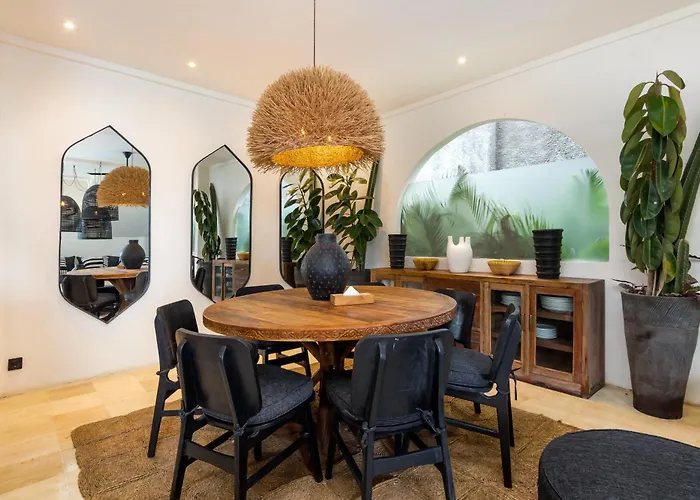 Castilla - Ethnic Vibes Tropical 4br With Private Pool, 10 Minutes From Canggu Villa