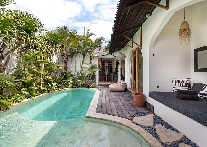 Villa Castilla - Ethnic Vibes Tropical 4br With Private Pool, 10 Minutes From Canggu