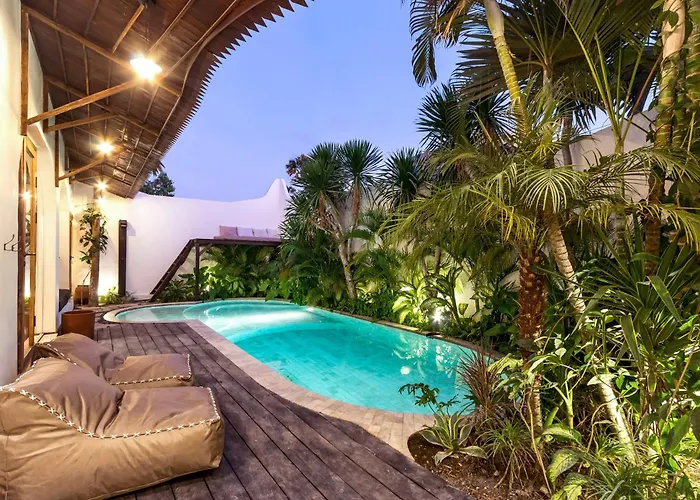 Castilla - Ethnic Vibes Tropical 4br With Private Pool, 10 Minutes From Canggu Villa
